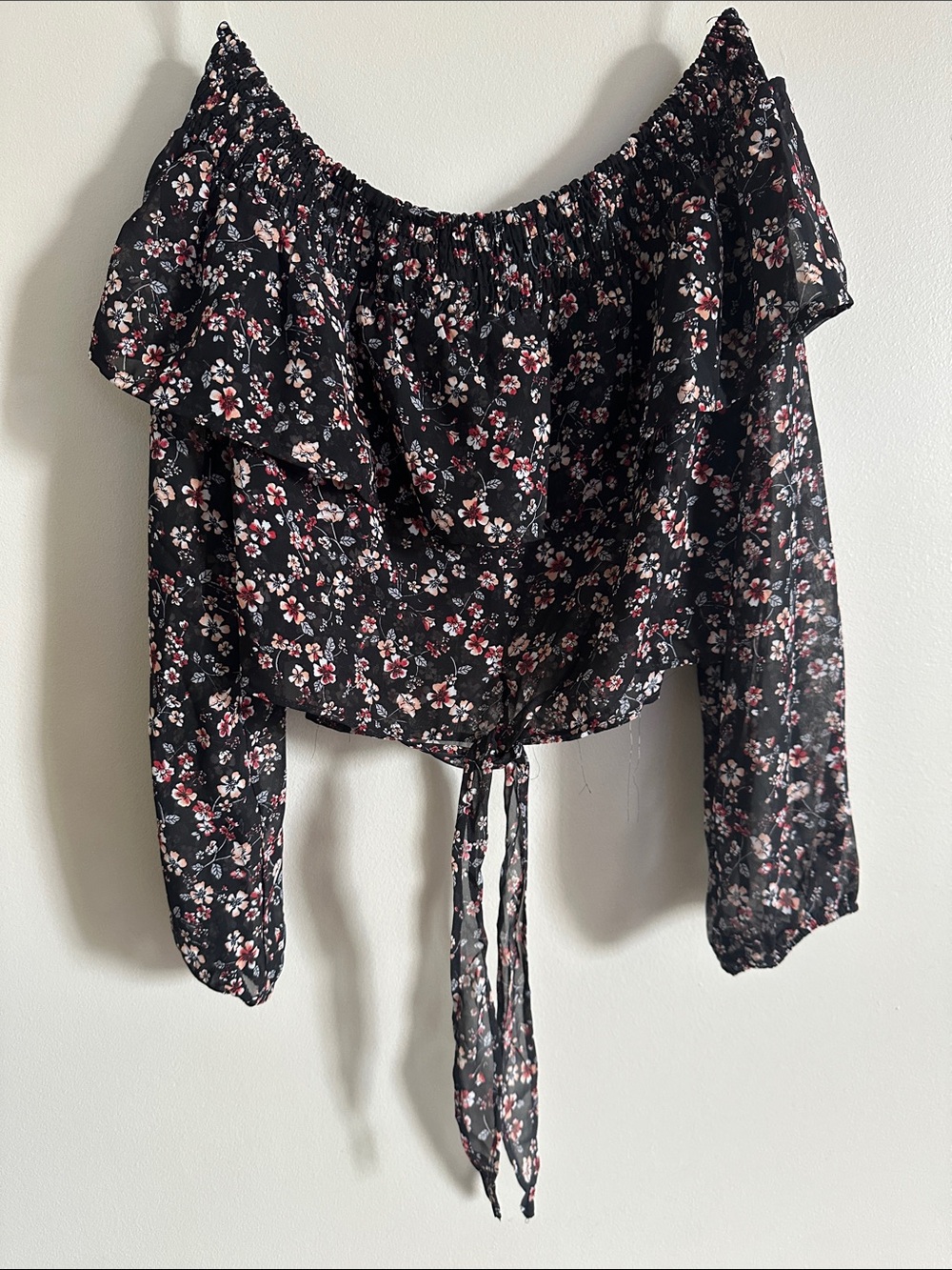 Black floral fling sleeve semi-sheer crop top - Picture 10 of 11